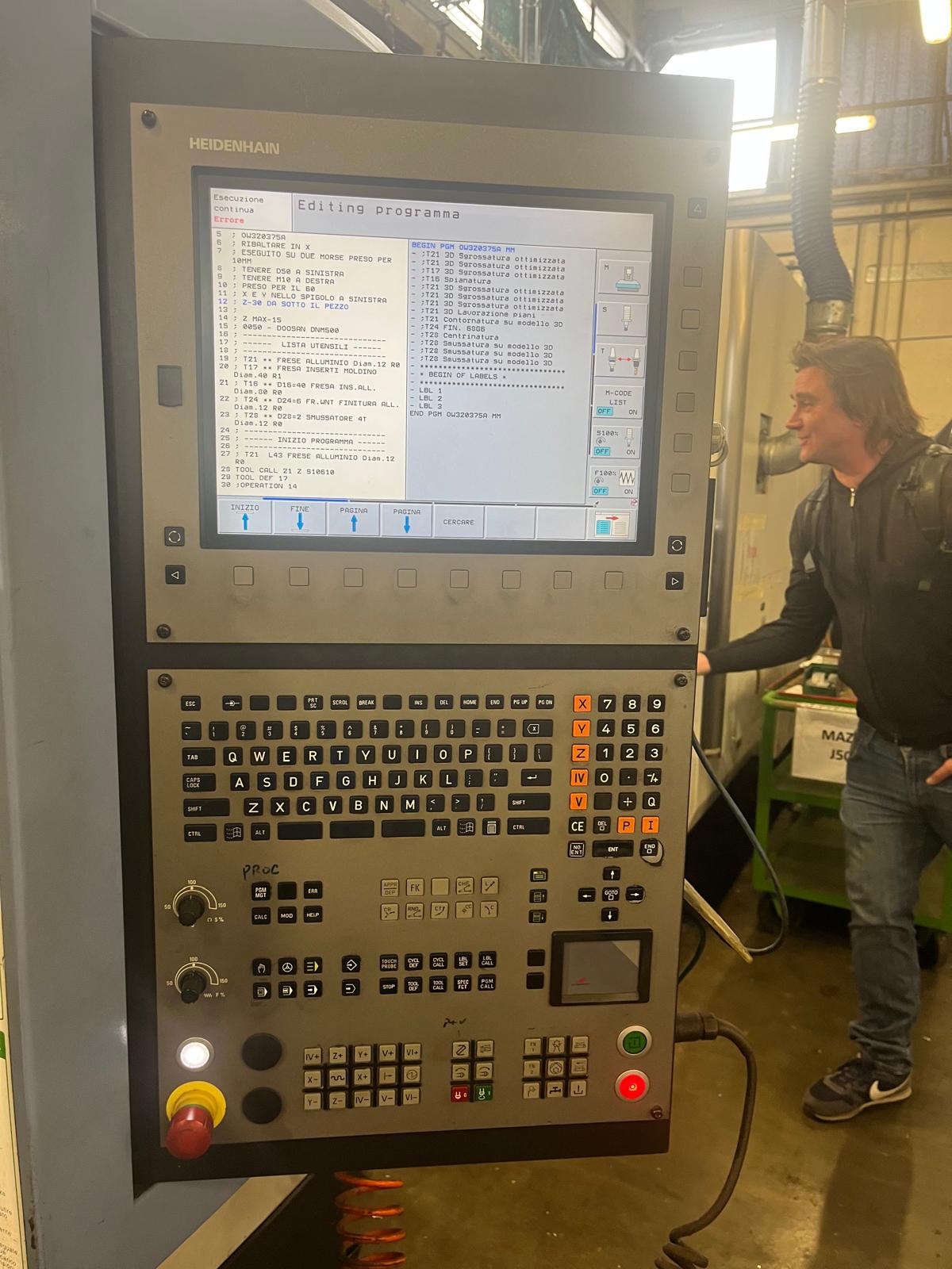 Vertical machining center DOOSAN DNM 500