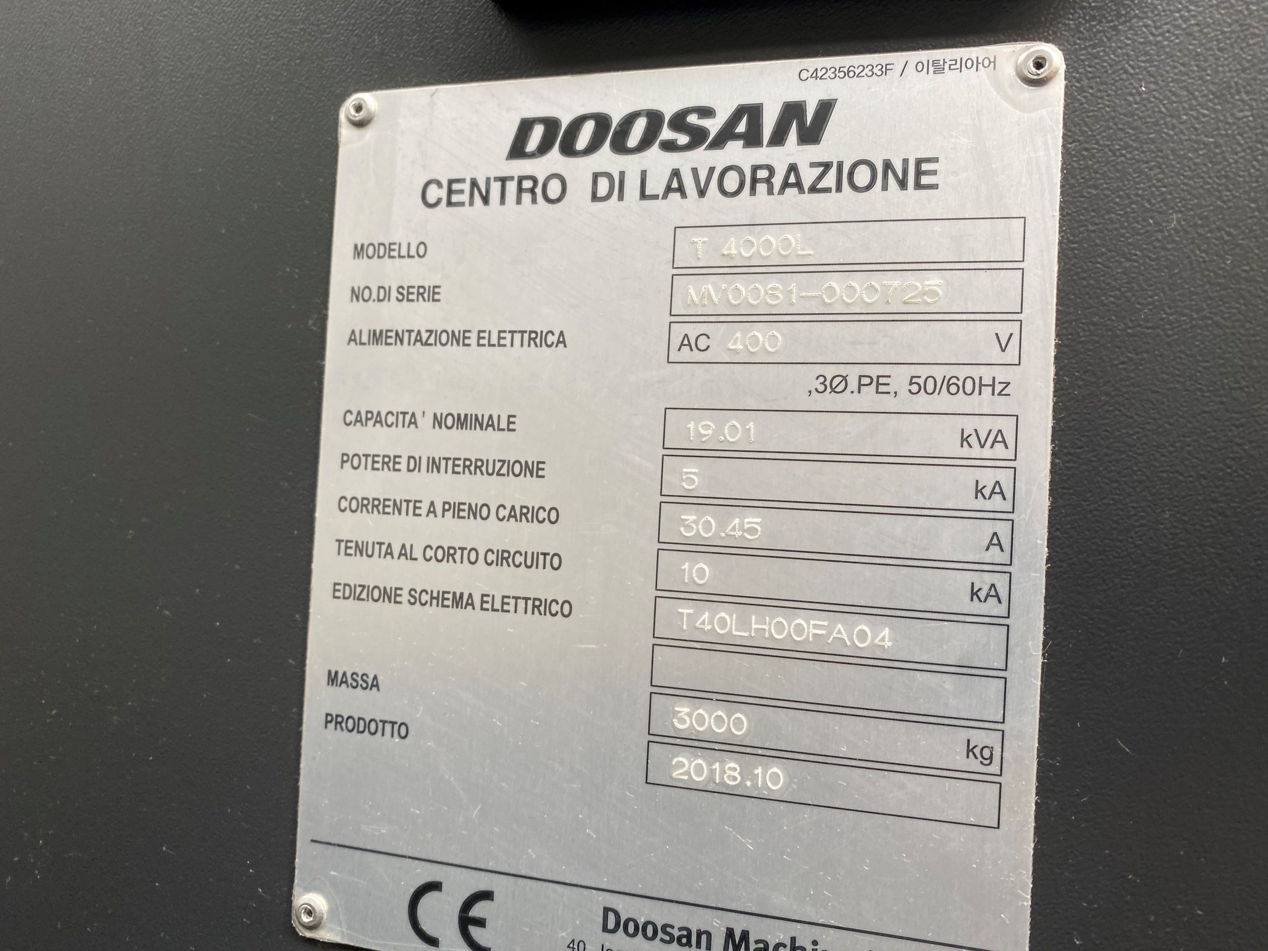 Vertical machining center DOOSAN T4000L