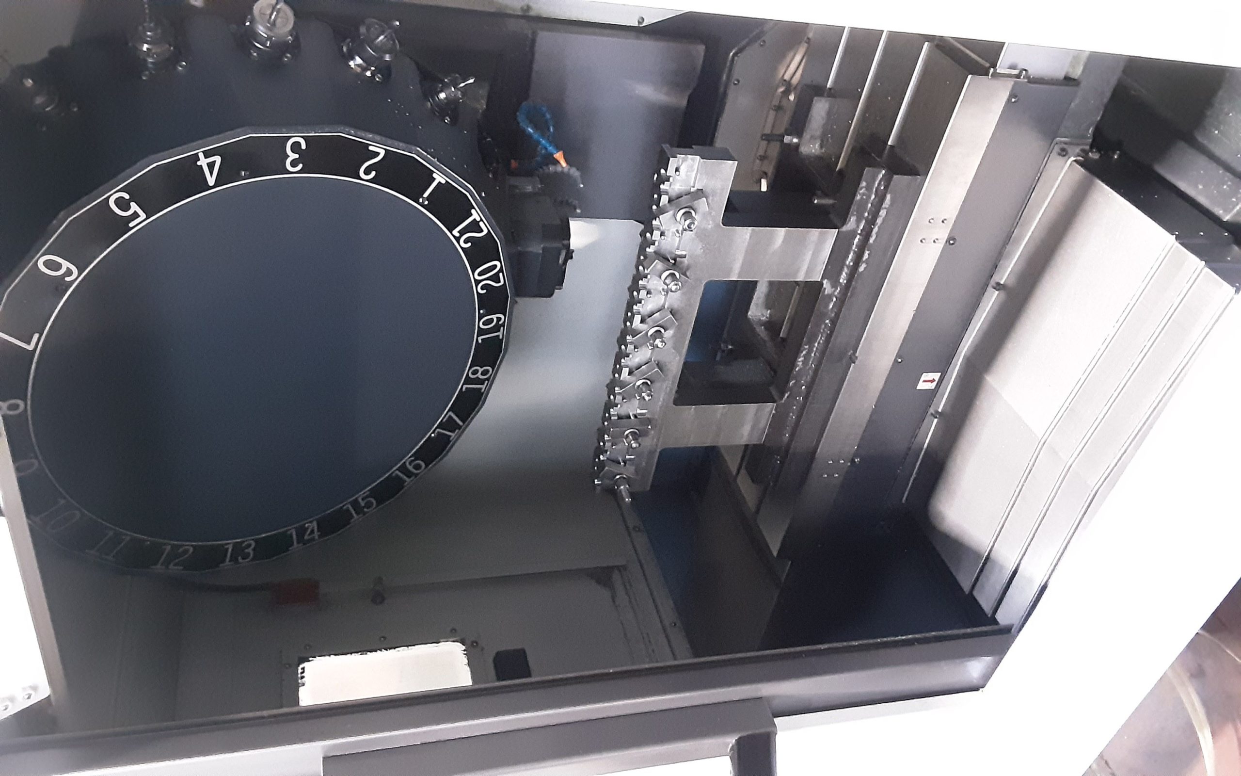 Vertical machining center DOOSAN T4000L