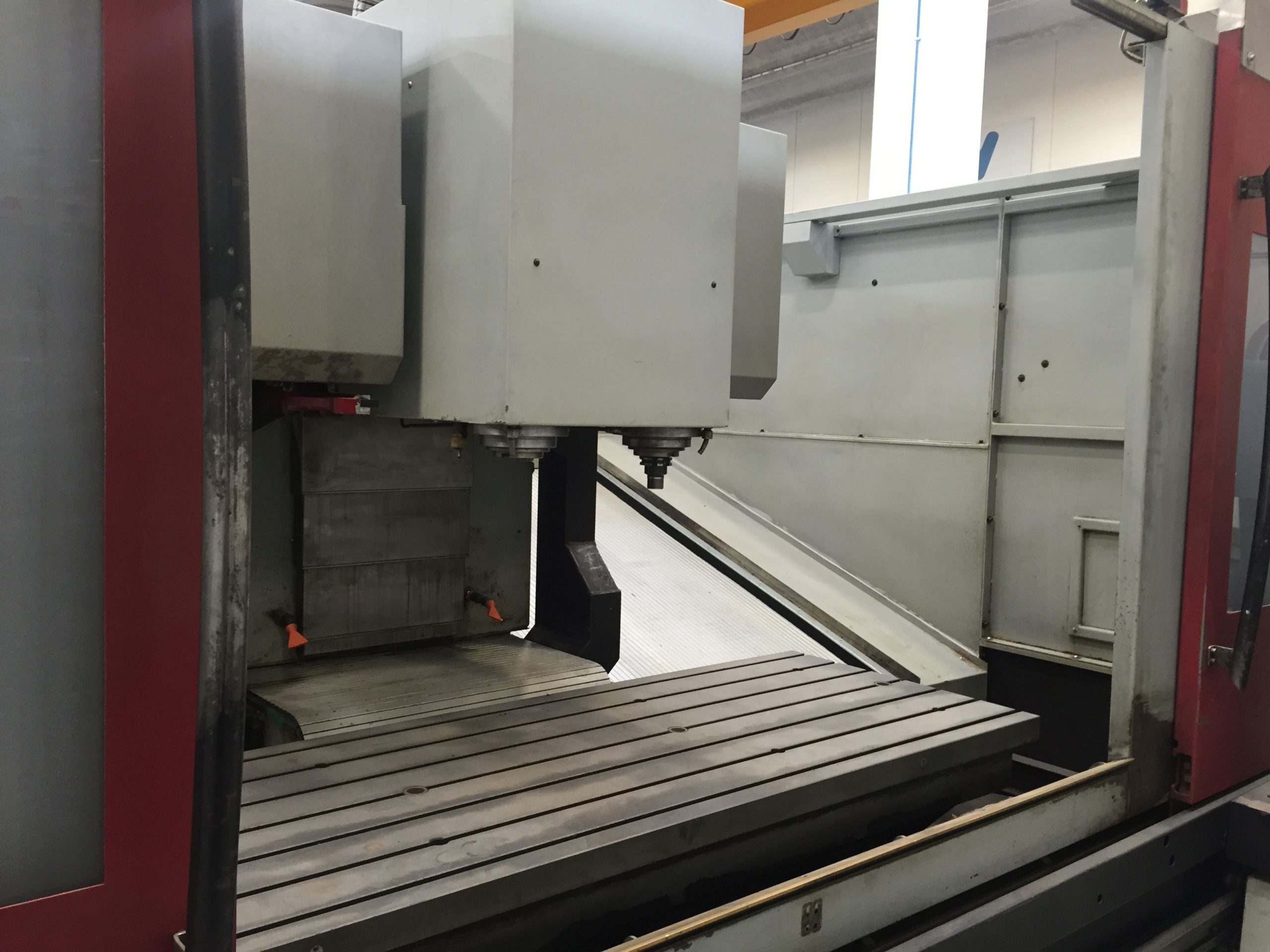 Vertical machining center EIKON MV4