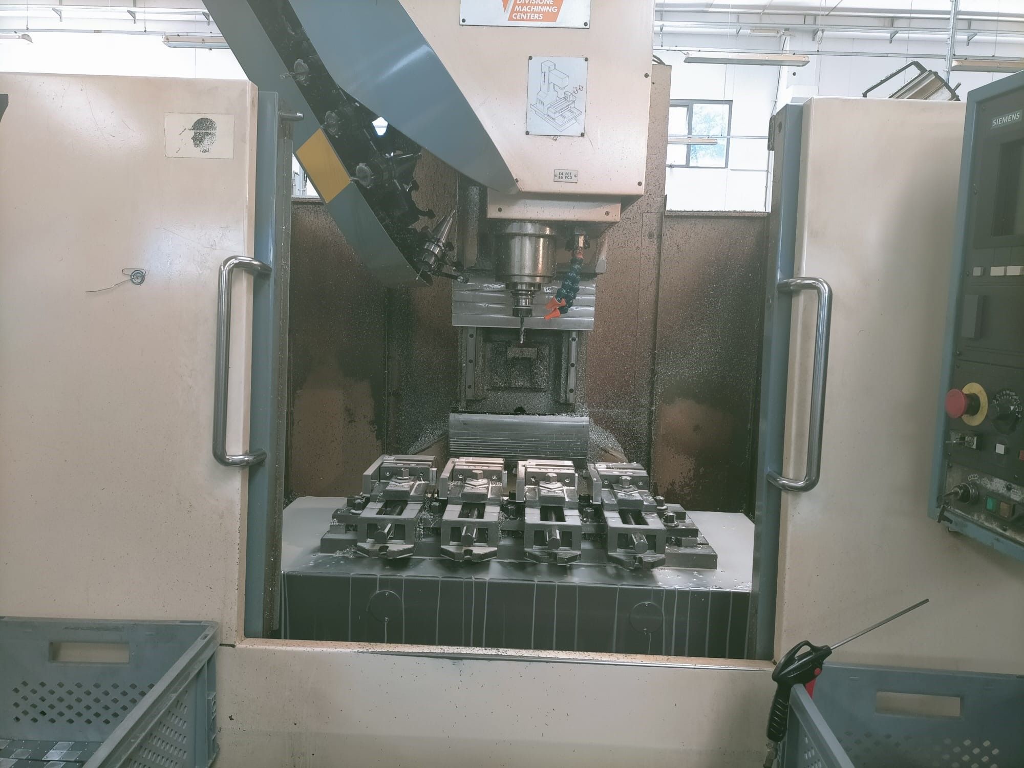 Vertical machining center FAMUP MCX 600