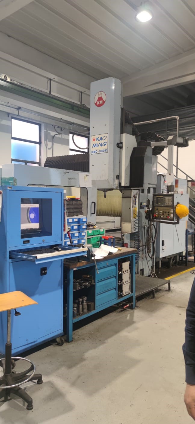 Vertical machining center KAO MING KMC-2000SD