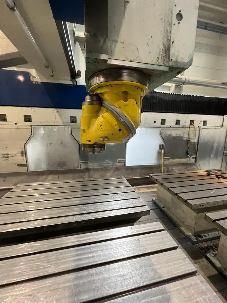 Vertical machining center MECOF DYNAMILL 3000L