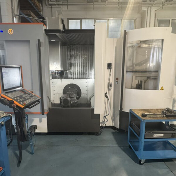 Vertical machining center MIKRON MILL E 700 U