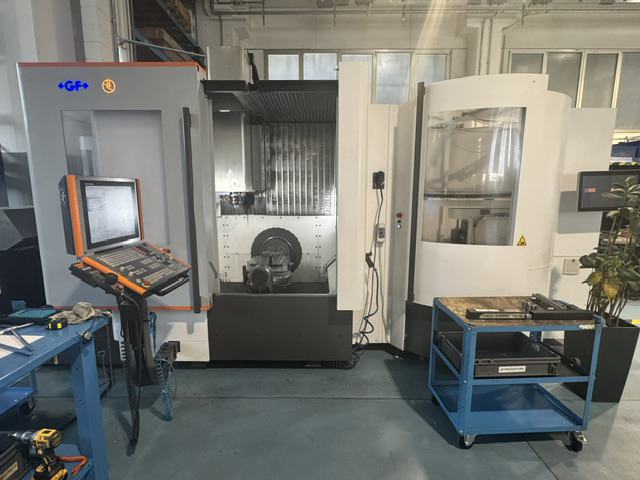 Vertical machining center MIKRON MILL E 700 U