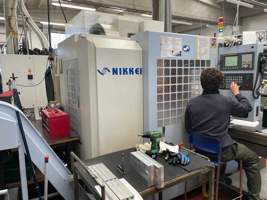 Vertical machining center NIKKEI VH 850 L3