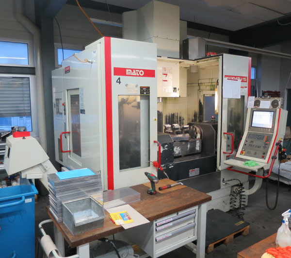 Vertical machining center QUASER MV 2004 II / 15