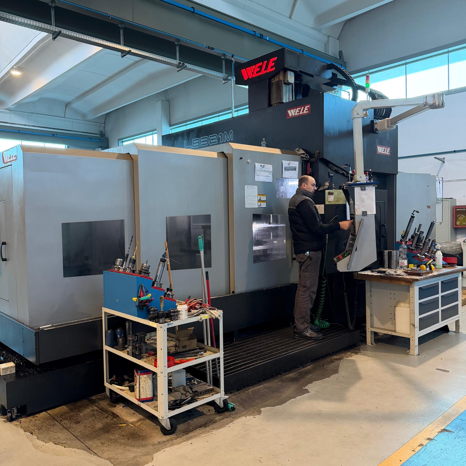 Vertical machining center WELE LB-321